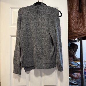 Tahari Men’s Heather Gray Crewneck Sweater